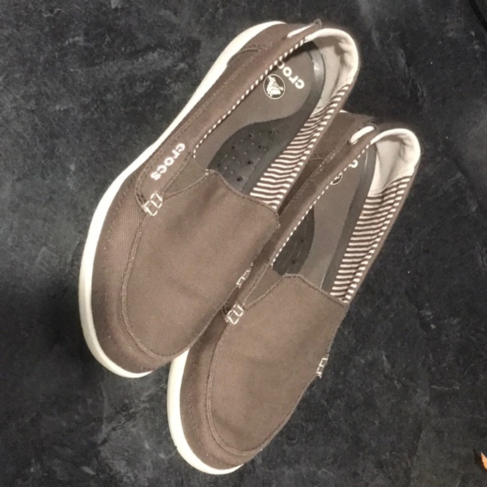 CROCS.  LIKE NEW CONDITION